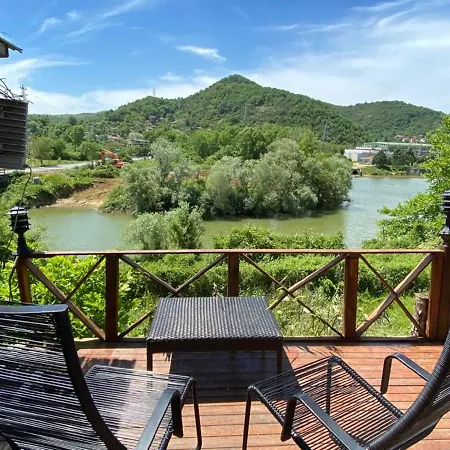 Green River Hotel